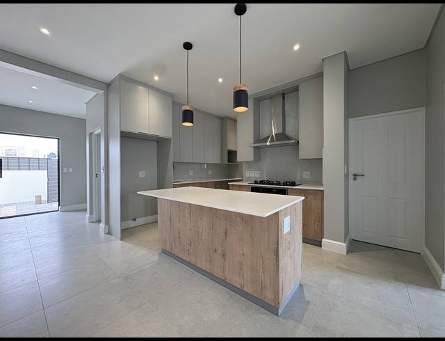 4 BEDROOM FREEHOLD FOR SALE IN SANDOWN